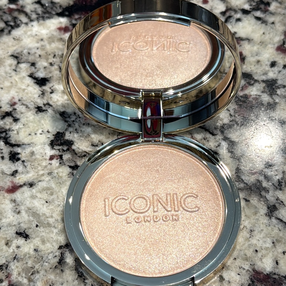 Iconic London Lit & Luminous Highlighter Universal